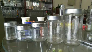 Jarra de vidrio de botella redonda empacar alimentos escaneados
