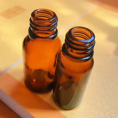 Botella de vidrio ámbar/atornillada de 20 ml con cuentagotas